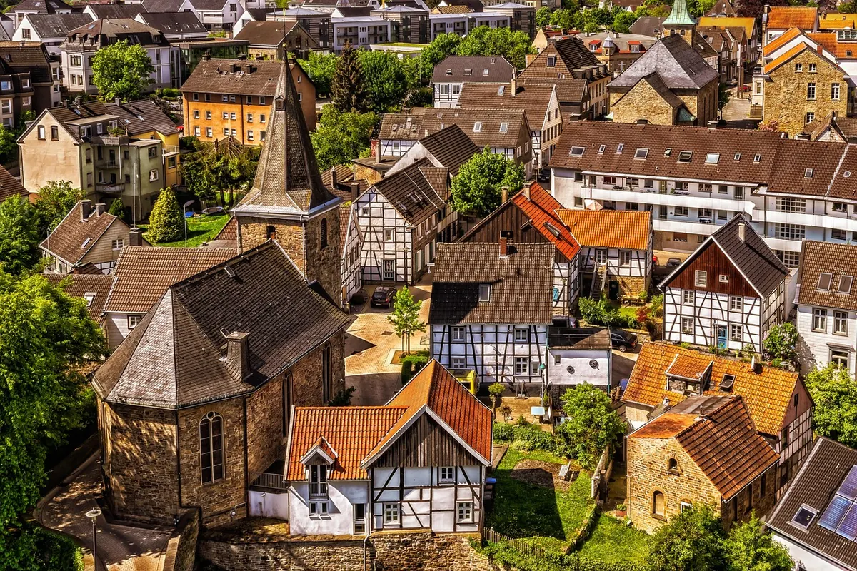 A Beginner's Guide to Little Ashford's Saxon Origins: Reading the Village Landscape